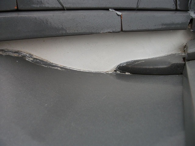 新しい漆喰を詰めたところ